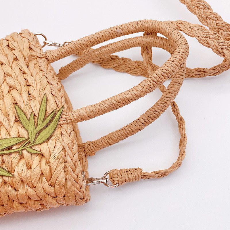 Panda straw bag: Fashion embroidered handbag in 2 colors